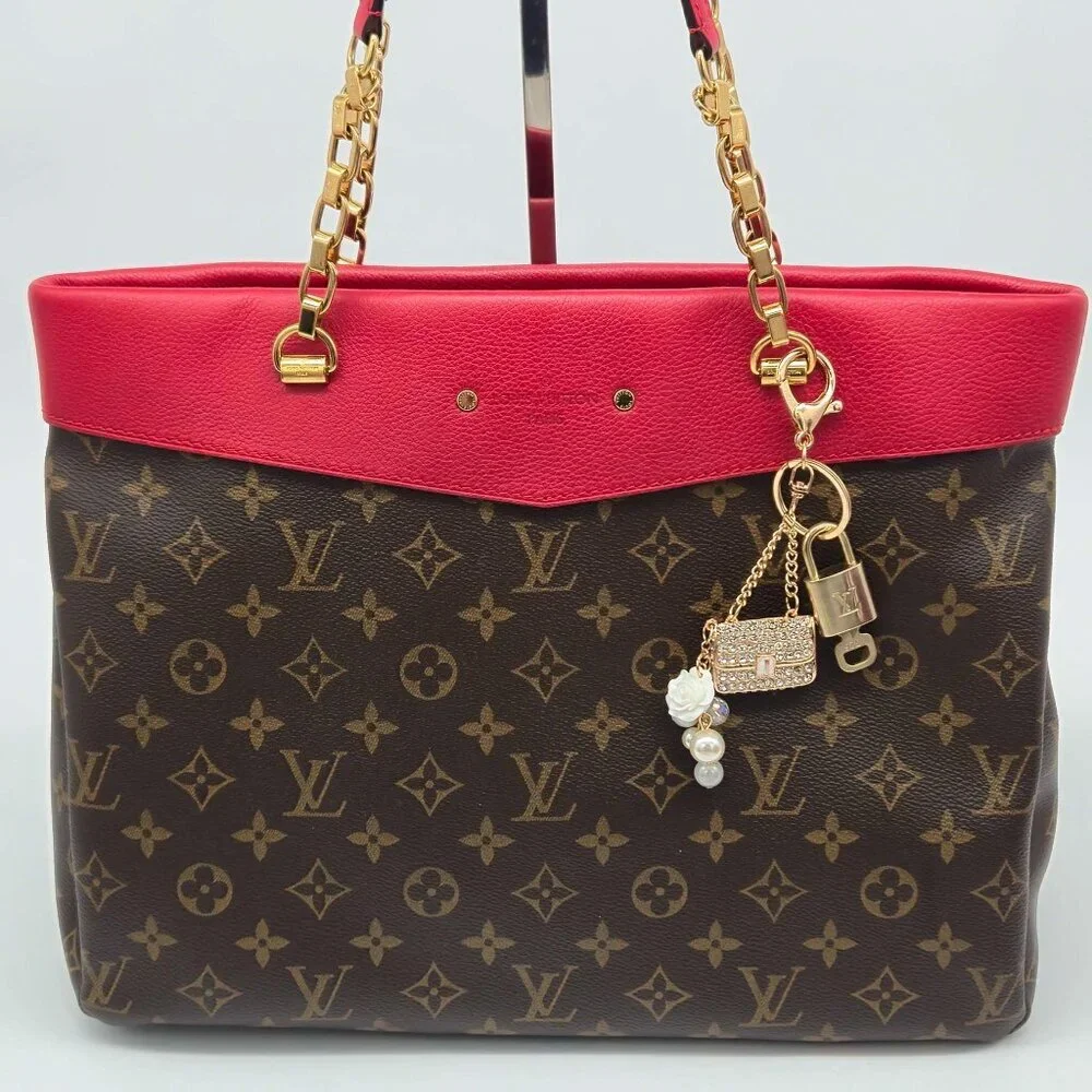 Louis Vuitton Gold Padlock 🔑 Authentic LV Unbranded Keychain Bag Charm - Picture 8 of 8